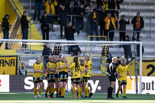 Elfsborgs spelare jublar då Matilda Ståhlbom Karlsson