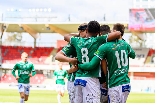 Brages spelare jublar