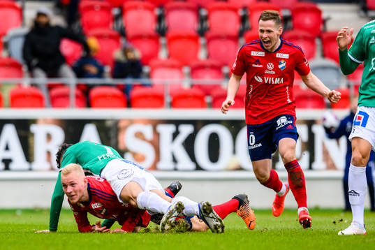 Östers Adam Bergmark Wiberg och Alex Thor Hauksson jublar