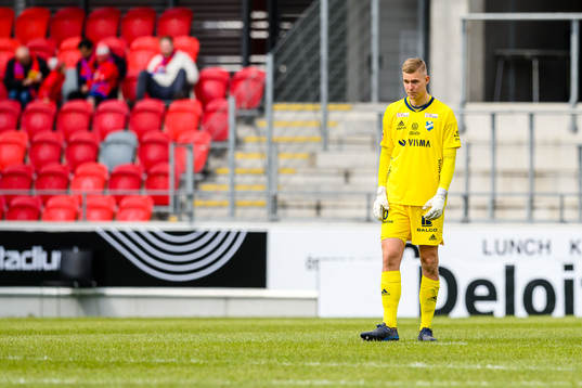 Östers målvakt Mathias Nilsson deppar