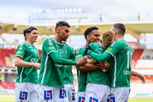 Brages Christopher Redenstrand jublar