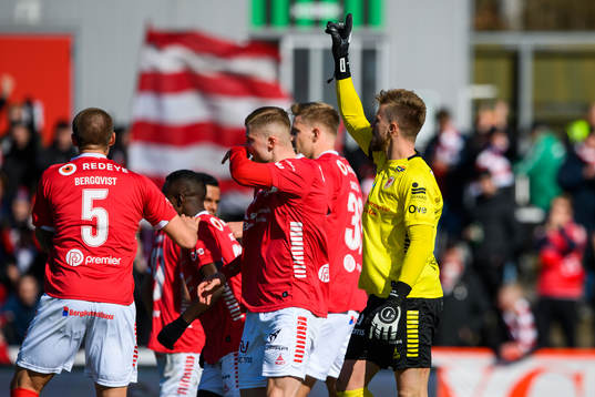 Kalmars målvakt Ricardo Friedrich jublar