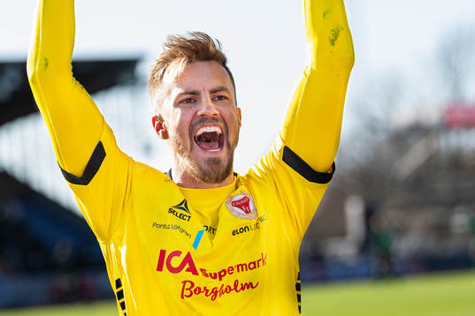 Kalmars målvakt Ricardo Friedrich jublar