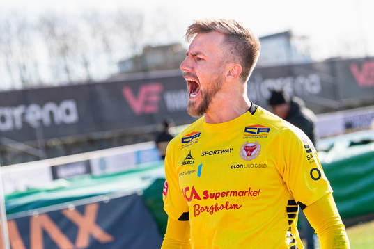 Kalmars målvakt Ricardo Friedrich jublar