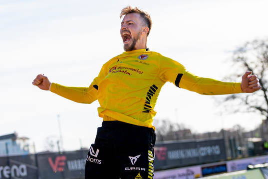 Kalmars målvakt Ricardo Friedrich jublar