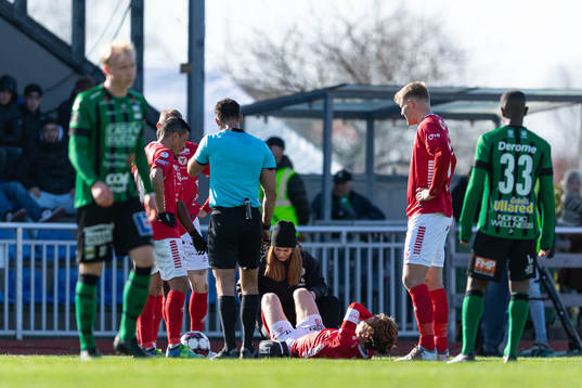 Kalmars Oliver Berg har ont