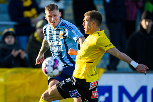 Djurgårdens Victor Edvardsen och Mjällbys Ivan Kričak