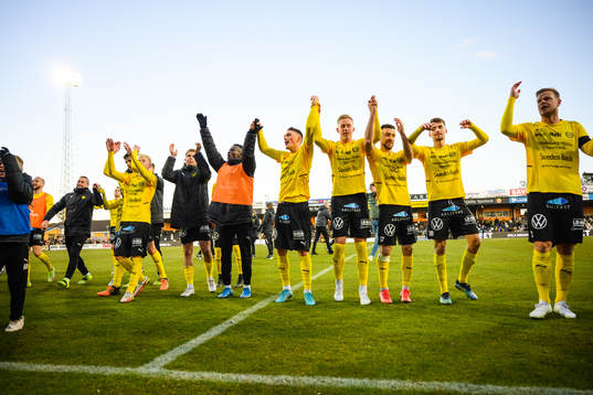 Mjällbys spelare jublar