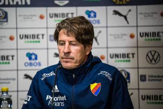 Djurgårdens tränare Thomas Lagerlöf deppar