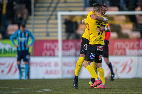 Mjällbys Carlos Moros Gracia 0ch Ivan Kričak  jublar,