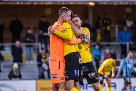 Mjällbys Noah Eile, målvakt Samuel Brolin och Carlos