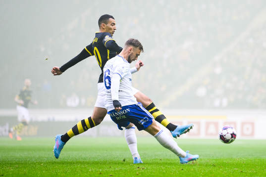 s Nabil Bahoui och IFK Norrköpings Linus Wahlqvist Egnell