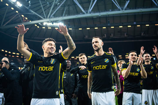 s Jordan Larsson och Alexander Milosevic jublar