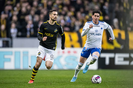 s Zachary Elbouzedi  och IFK Norrköpings Jean Carlos De