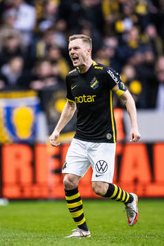 s Sebastian Larsson reagerar