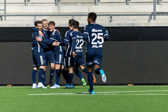 Utsiktens Lucas Hedlund jublar
