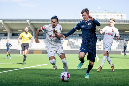 Utsiktens Albin Skoglund och Brommapojkarnas Monir Jelassi