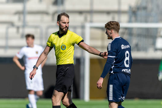 domare Andreas Dufva-Johansson  och Utsiktens Markus