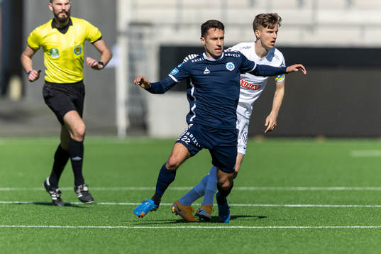 Brommapojkarnas Samuel Leach Holm och Utsiktens Predrag