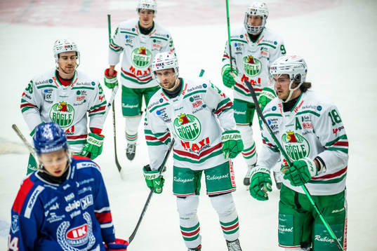 Rögles spelare jublar