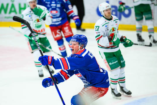 Oskarshamns Fredrik Olofsson jublar