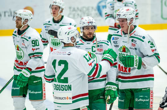 Rögles spelare jublar