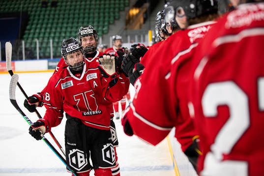 Örebros Lukas Sagranden jublar
