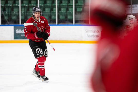 Örebros Gustav Stjernberg jublar