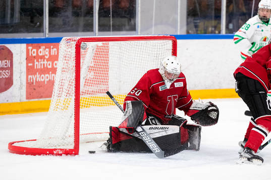Örebros målvakt Marcus Brännman  släpper in 3-2