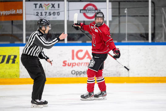 Örebros Maximilian Kilpinen jublar