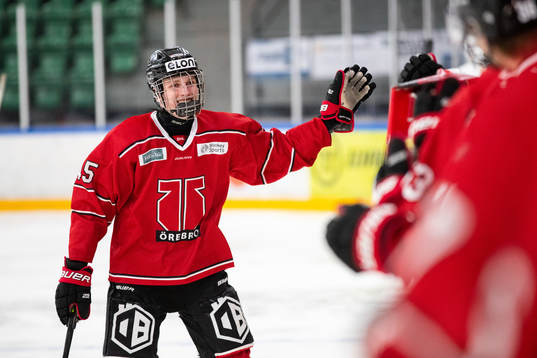 Örebros Maximilian Kilpinen jublar