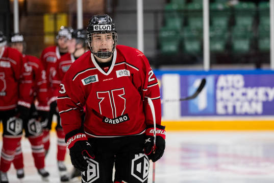 Örebros Leo Carlsson jublar