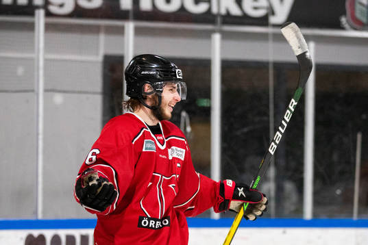 Örebros Hannes Wenell jublar