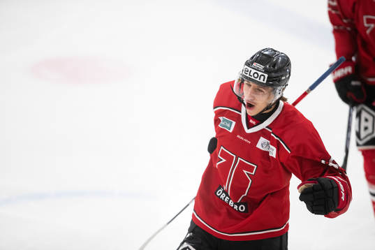 Örebros Robin Karlsson jublar
