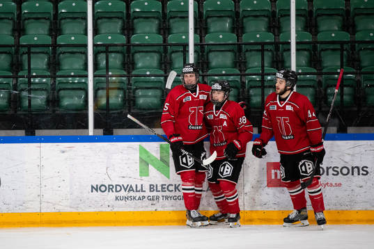 Örebros Lukas Sagranden jublar
