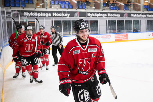 Örebros Hannes Wenell jublar