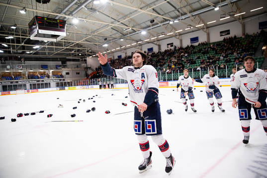 Linköpings Jonathan Myrenberg  jublar