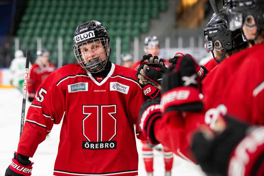Örebros Maximilian Kilpinen jublar