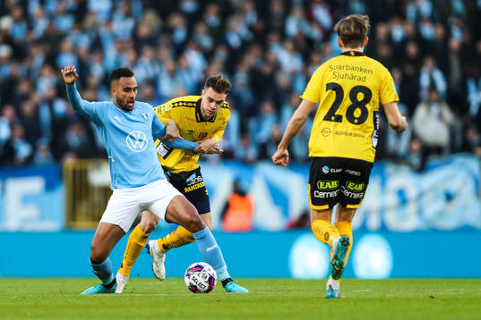 Malmö FFs Isaac Kiese Thelin och Elfsborgs Leo Väisänen
