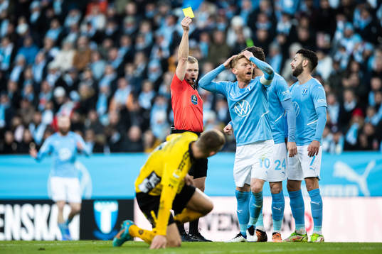 Malmö FFs Anders Christiansen tilldelas en varning av