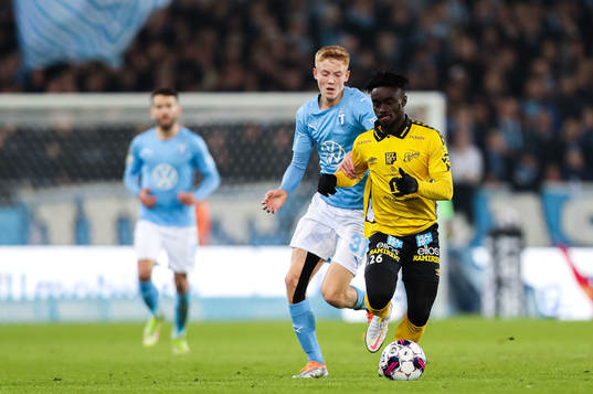 Malmö FFs Hugo Larsson och Elfsborgs Emmanuel Boateng
