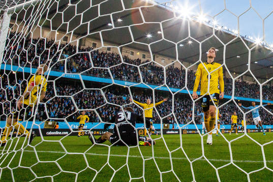 Elfsborgs Johan Larsson, målvakt Tim Rönning och Leo