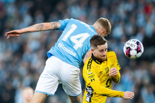 Malmö FFs Felix Beijmo och Elfsborgs Rasmus Alm i nickduell