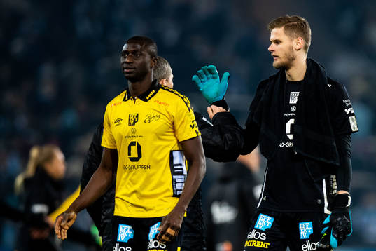 Elfsborgs Maudo Lamine Jarjué och målvakt Tim Rönning