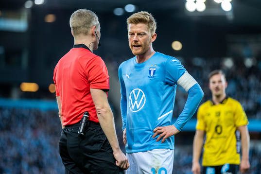 Domare Fredrik Klitte och Malmö FFs Anders Christiansen
