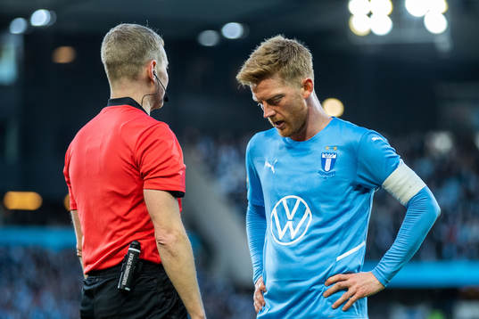 Domare Fredrik Klitte och Malmö FFs Anders Christiansen