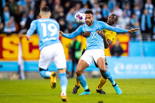 Malmö FFs Isaac Kiese Thelin och Elfsborgs Maudo Lamine