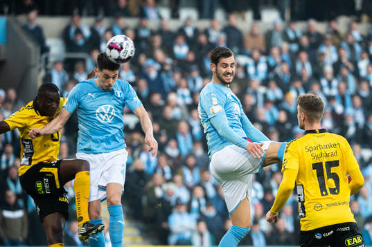 Malmö FFs Dennis Hadzikadunic  och Adi Nalic mot Elfsborgs
