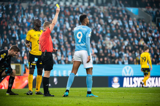 Malmö FFs Isaac Kiese Thelin tilldelas en varning