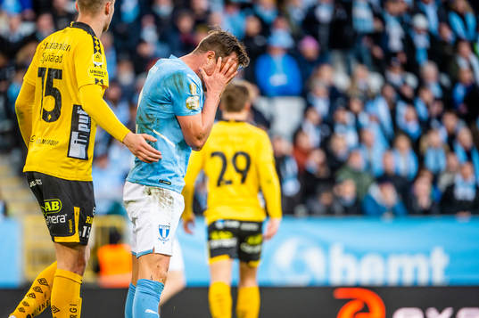 Malmö FFs Eric Larsson deppar